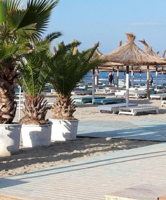 Alezzy Beach Apartament Prima Linie La Mare Нэводари Экстерьер фото