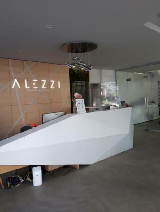 Alezzy Beach Apartament Prima Linie La Mare Нэводари Экстерьер фото